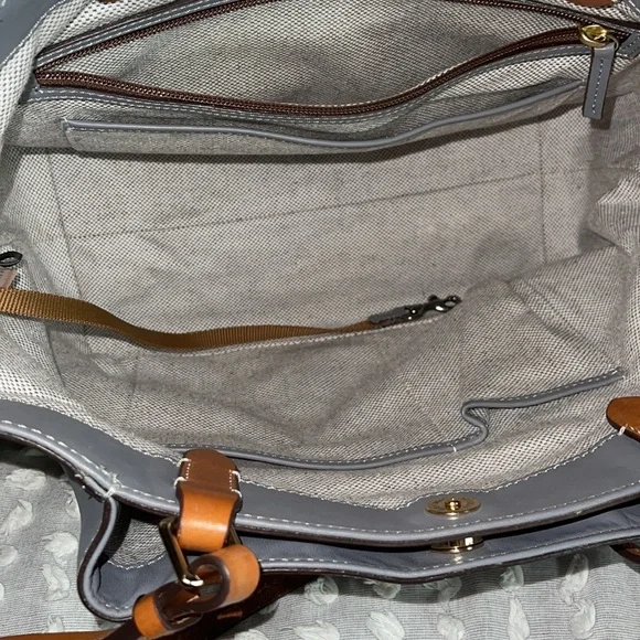 Dooney & Bourke City Flynn bag - Picture 4 of 13